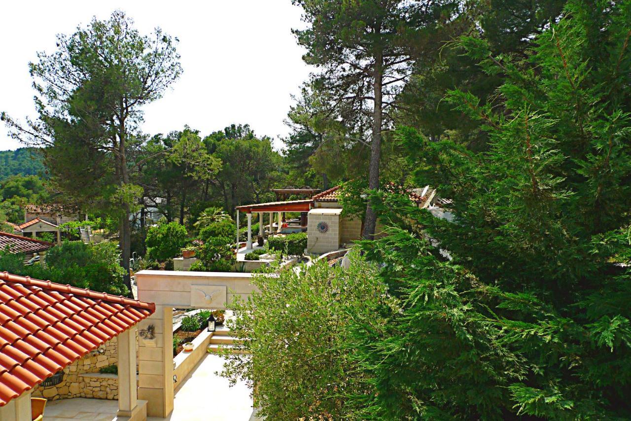 Ursa Minor Villa Sumartin Exterior photo